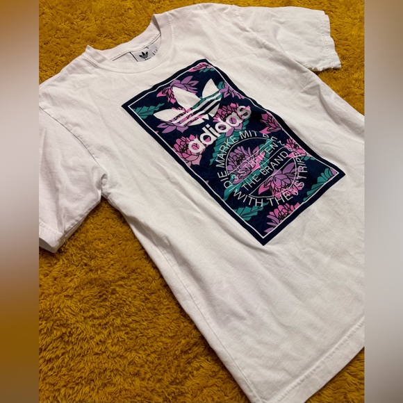 🎉🚨HP!!🚨🎉 Adidas Floral Print T-Shirt - Picture 2 of 6